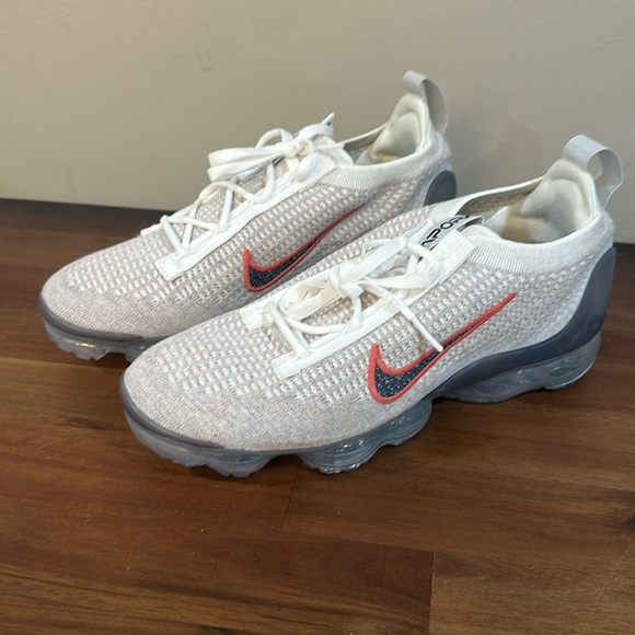 NWOT - Nike Vapormax flyknit wome size 9 - Picture 1 of 8